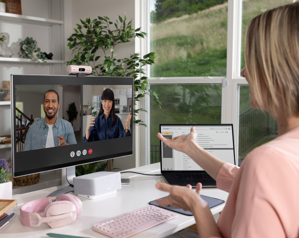 Веб-камера Logitech Brio 500, розовый в Петрозаводске