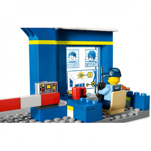 Конструктор LEGO City 60370 Побег из полицейского участка в Петрозаводске